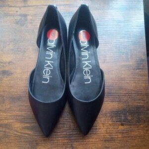 CK flat pointed shoes